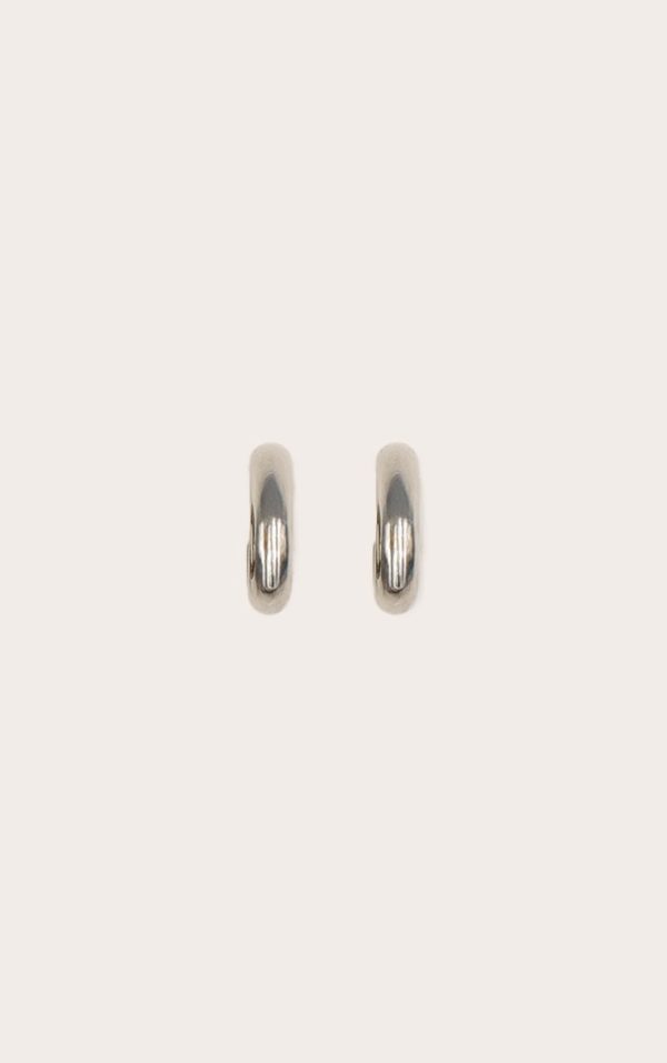 2e20b29acc9dbf0242d1c8aca8448d3879f90456_CNM0710_2_silver_hoop_chubby_earrings