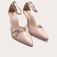 2e58085b92d528f2b2082aa11fb3ab8bc136c38b_CNK1637_2_cream_pu_point_toe_buckle_detail_court_heels
