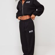 2e8bbab65ceb361d035dc922c98bbf1015bf181f_CNK1544_3_prettylittlething_black_elasticated_hem_zip_up_hoodie