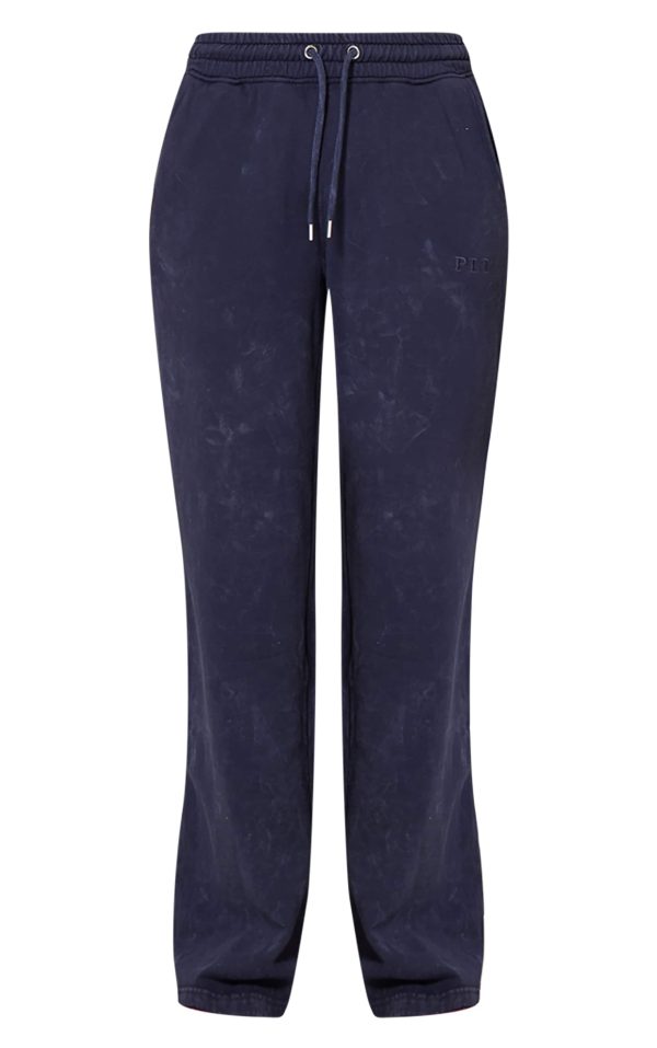 2e96c48e250b13c781d59317efdf9b0b157f2039_CNK5071_5_prettylittlething_navy_washed_low_rise_oversized_wide_leg_joggers