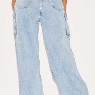 2f1e0babd5c500f67e000213e1cd25595c1e172c_CNH4109_3_shape_light_blue_wash_denim_pocket_detail_cargo_jeans