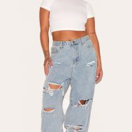 2f43c585e27ea63c0d407447be8a45ab4b4a6da7_CML7788_1_prettylittlething_plus_light_wash_ripped_mom_jeans