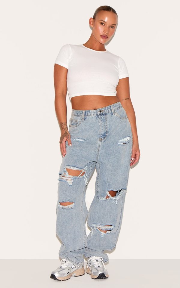 2f43c585e27ea63c0d407447be8a45ab4b4a6da7_CML7788_1_prettylittlething_plus_light_wash_ripped_mom_jeans