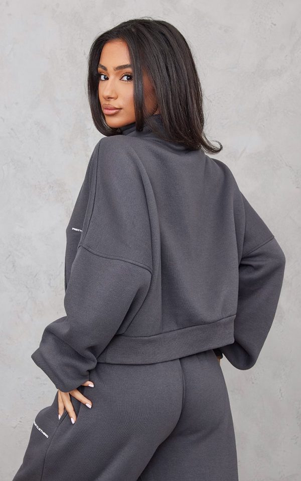 2f80c8c37723772d0a7cf20550edc8d18911c034_CNH0217_2_prettylittlething_petite_charcoal_oversized_half_zip_sweat