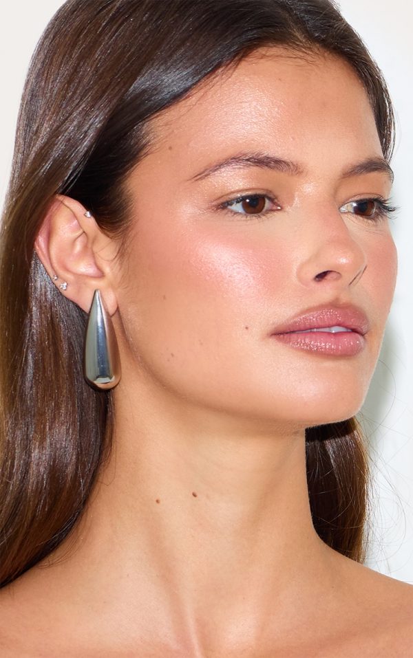 2ff50c10dfc0176507e24c7d207b1b8b91c43af4_CNM1960_3_silver_droplet_slim_stud_earrings