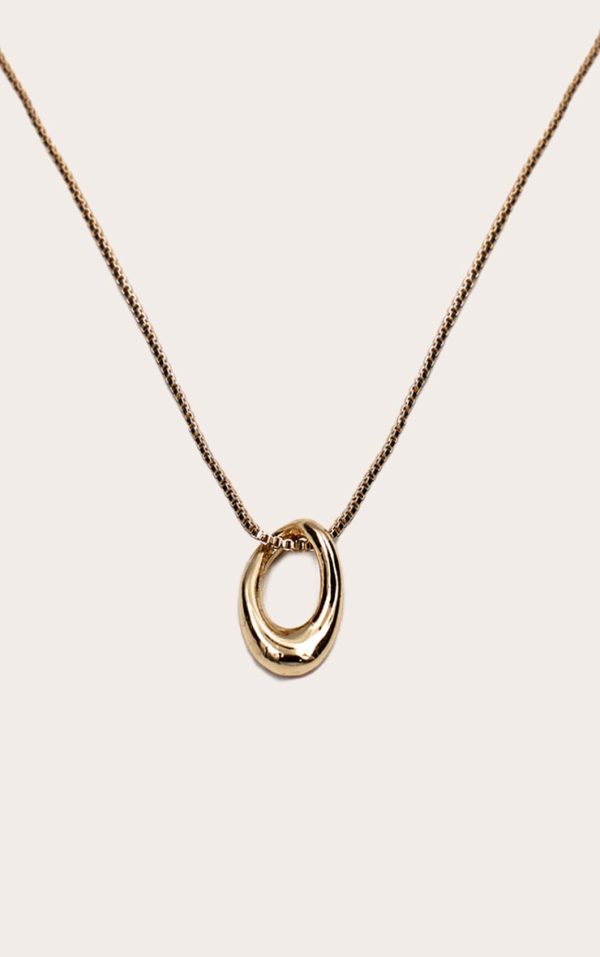 30000cb1d4ad581168354c3c6cd4fd75512efb99_CNL6222_1_gold_twist_cut_out_pendant_necklace
