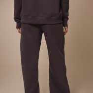 3123db7e543f7c4b808518758fab0d9cc2154eb0_CNF7113_3_charcoal_seam_detail_straight_leg_joggers