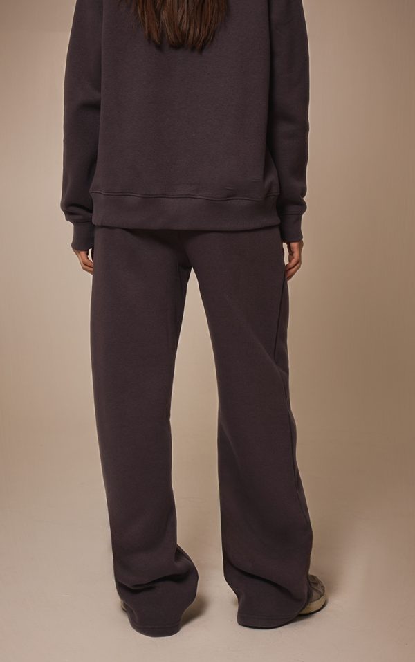 3123db7e543f7c4b808518758fab0d9cc2154eb0_CNF7113_3_charcoal_seam_detail_straight_leg_joggers