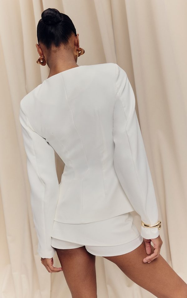 312ca991b930d02ce802479432bc33cf555e00b1_CNL8445_2_white_woven_cinched_waist_cocoon_sleeve_button_up_blazer