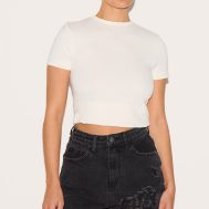 316992484743aae27aa32a5687da1948b3fbf85a_CMG9825_4_prettylittlething_washed_black_ripped_denim_mom_shorts