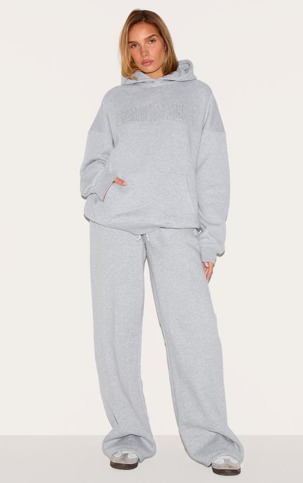 3245d8dc3f474b9365ac5732d255fae85a583808_CNK7229_3_prettylittlething_grey_marl_applique_oversized_hoodie
