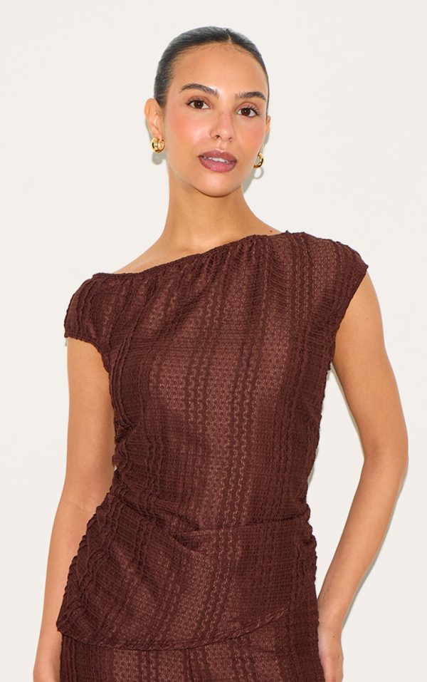 32a4d2dbf2a586e442705cb24a86222935485fa9_CNN1060_4_petite_chocolate_asymmetric_textured_off_shoulder_top