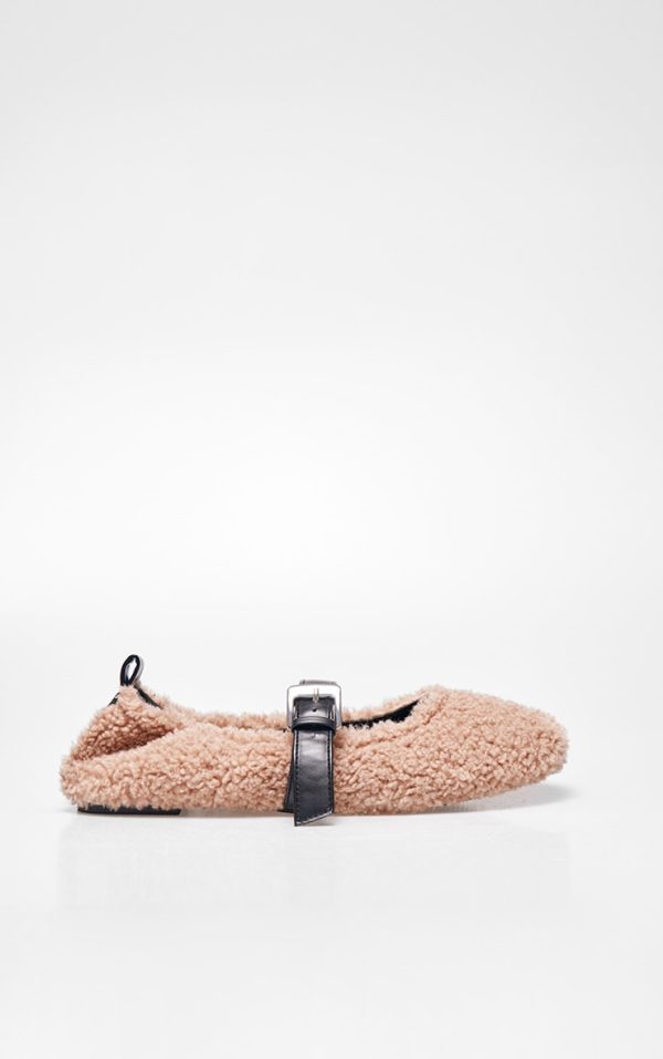32b98e53e3d53411ddffb3e20dd07bde4dba5f8a_CNJ8452_4_teddy_borg_round_toe_buckle_strap_flat_ballet_pumps