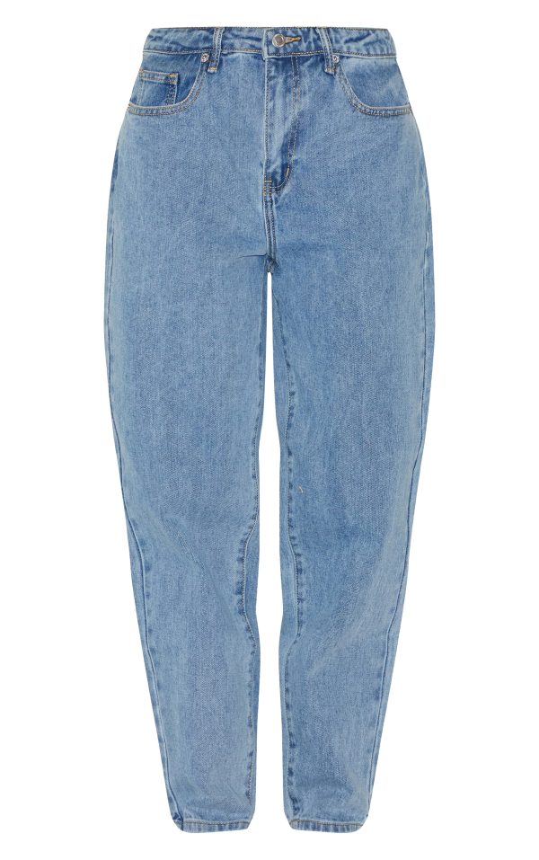 33d814c90e468014d9030e9c51fa87bd5010c633_CNL6140_5_prettylittlething_mid_blue_wash_high_waist_mom_jeans