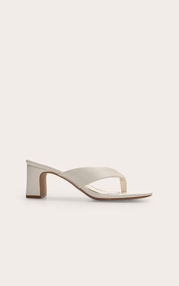 34b899448bd4c08551622d23062a4a93c844c0bc_CNM1045_1_ecru_pu_round_toe_thong_mid_block_heeled_mules