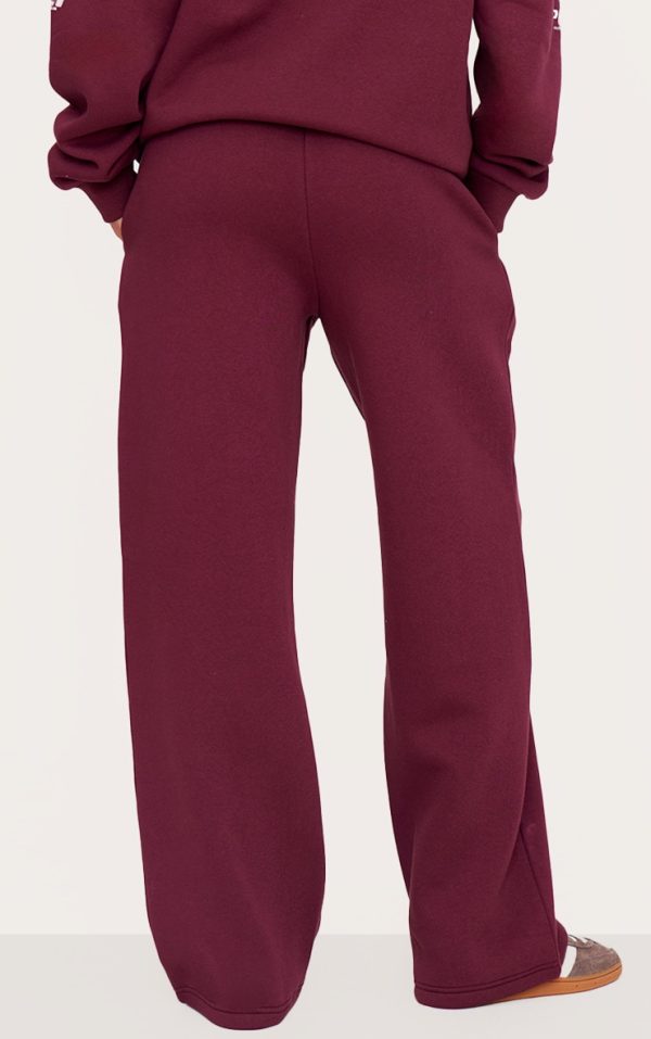 34ced183a09a58aa7802768b610026ae8dfdf49f_CNL5839_3_prettylittlething_tall_burgundy_logo_printed_wide_leg_joggers