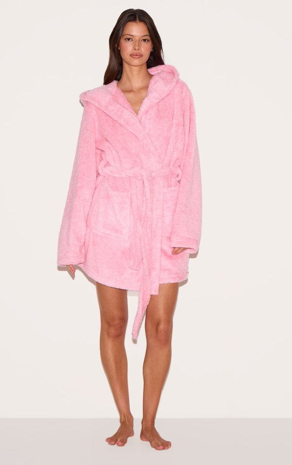 35cb45411194b478ba063fcc6ae261e216705474_CLZ4464_1_prettylittlething_pink_fluffy_dressing_gown