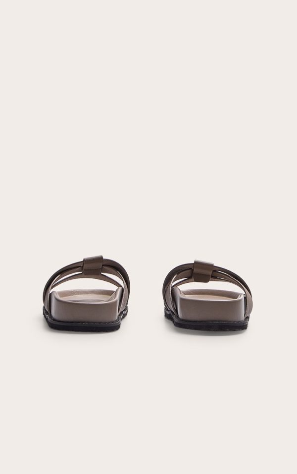 3659152b1c5a4af3c9f5b28ed4debc80635c8473_CNM0257_3_mushroom_pu_round_toe_weave_chunky_strap_sandals