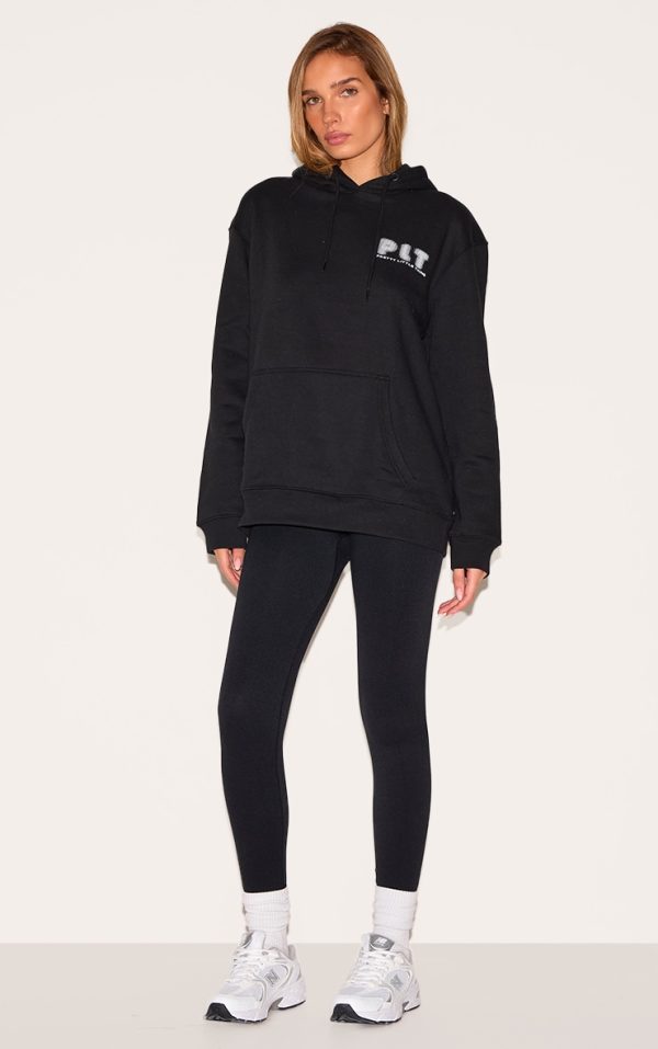 367705bebec06ae3eddf5faf71aac052c7719028_CNK9275_3_prettylittlething_black_printed_oversized_hoodie