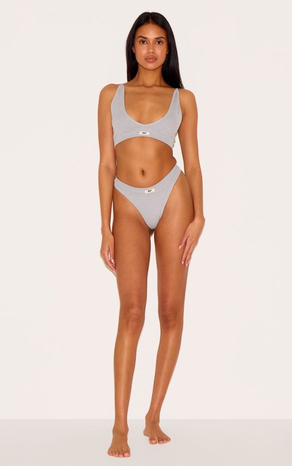 380423702ba40bd713db91133b9921557cf16f08_CNL0600_1_prettylittlething_grey_badge_seamless_thong