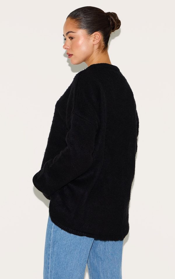 382a804b635743738a05806a8a35e663eb78ed14_CNM3396_2_black_soft_knit_oversized_jumper