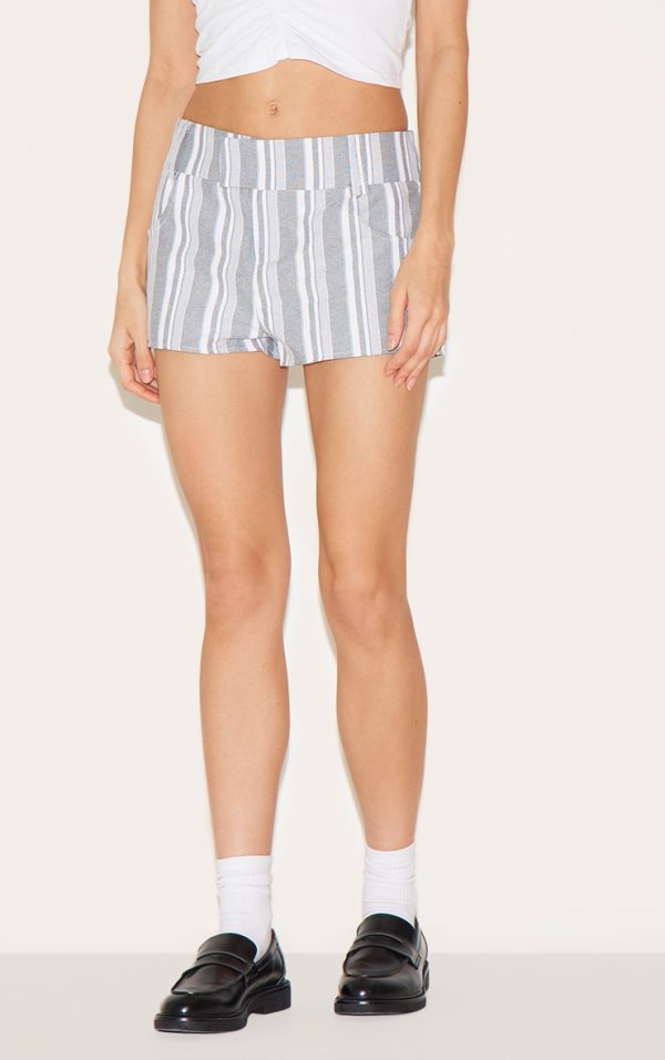 3892589306e51a649c1679d1665dc126bfd45082_CNL9331_2_monochrome_pinstripe_woven_mini_shorts