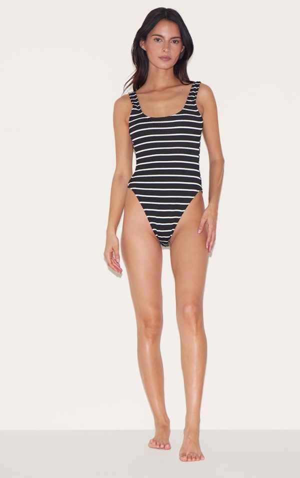 391c7f656ebba068a0ba013d3fdfc8abe8f91f07_CNL0821_3_black_monochrome_crinkle_backless_swimsuit-1