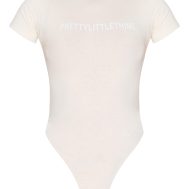 399f612863b1b6d7caeab5f494782538012a8830_CNF2372_5_prettylittlething_off_white_logo_short_sleeved_bodysuit