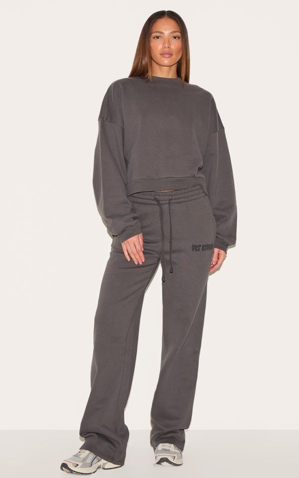 39f36a35d05d9cbc176cd0bc9988aa221b9306f0_CNK1376_1_prettylittlething_tall_charcoal_premium_studio_print_straight_leg_joggers