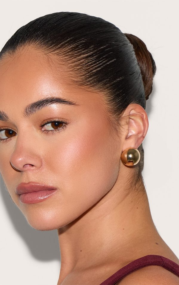 3abfcedd7f81dfae059811aa0ff5a77c7c660995_CNL8137_3_gold_round_chunky_bevelled_stud_earrings