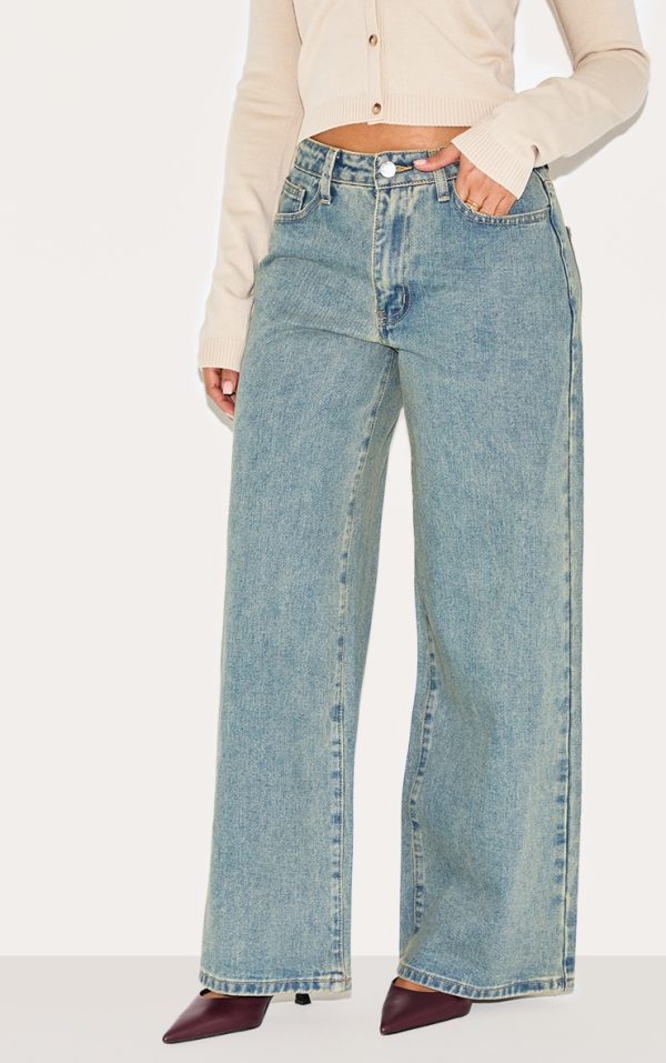 3adf3e71e9ecc1018b13cd55d59edf140e9cf742_CNL4361_2_petite_vintage_wash_washed_wide_leg_jeans