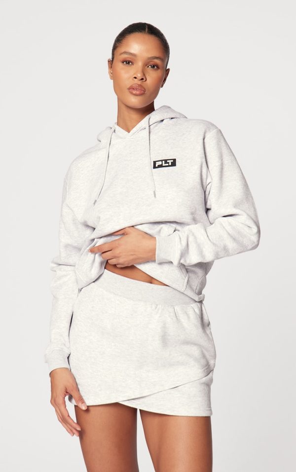 3b78a463e4bc31e935cf2d97330a6f91a3d5bad8_CNF4176_1_prettylittlething_ash_grey_logo_badge_detailed_oversized_hoodie
