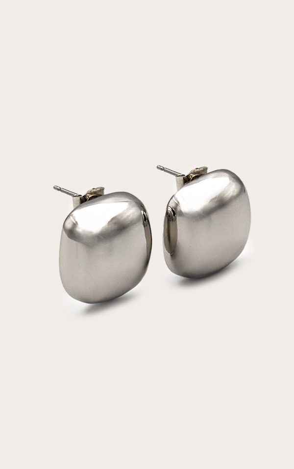 3bbaff724b0047dda7fda12e5cd5a660bc7118be_CNL7915_1_silver_mini_square_chunky_stud_earrings