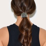3cbf476d82d1e4f2a8cd2f5f04c10482712b0bf7_CNM1953_3_silver_oversized_metal_detail_hair_bobble
