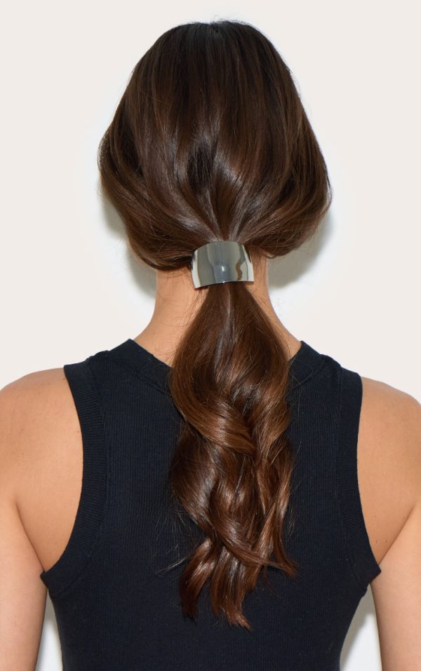 3cbf476d82d1e4f2a8cd2f5f04c10482712b0bf7_CNM1953_3_silver_oversized_metal_detail_hair_bobble