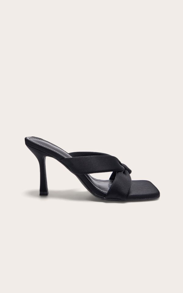 3ce29ec16bbc4731bd9ec4e9e7a63fd82a80c98a_CNI0205_1_black_square_toe_thong_padded_heeled_mules