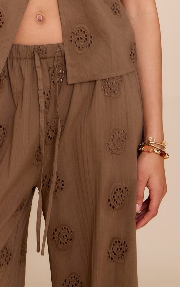 3d5222d7fd590d737ca389eecf7782e870c24117_CNM6113_4_mushroom_broderie_swirl_detail_straight_leg_trousers