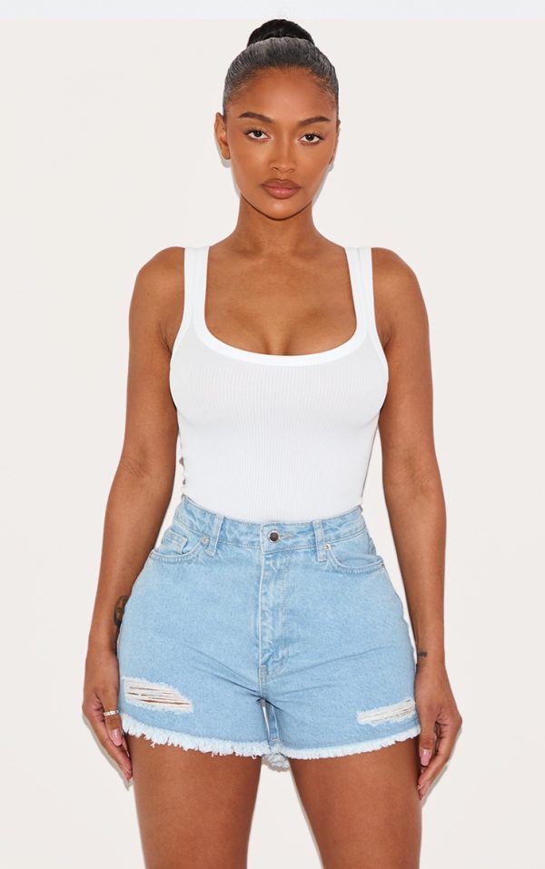 3e8b057420a7c2cb605b04acb3ffd55430444325_CNF3498_4_prettylittlething_shape_acid_blue_wash_ripped_denim_shorts