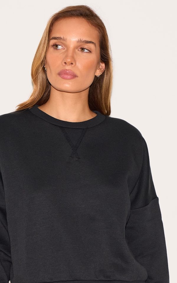 3f643e1e5fde8f9214ae4628ff274b1bd2cfba8d_CNM0182_4_black_boxy_basic_sweatshirt