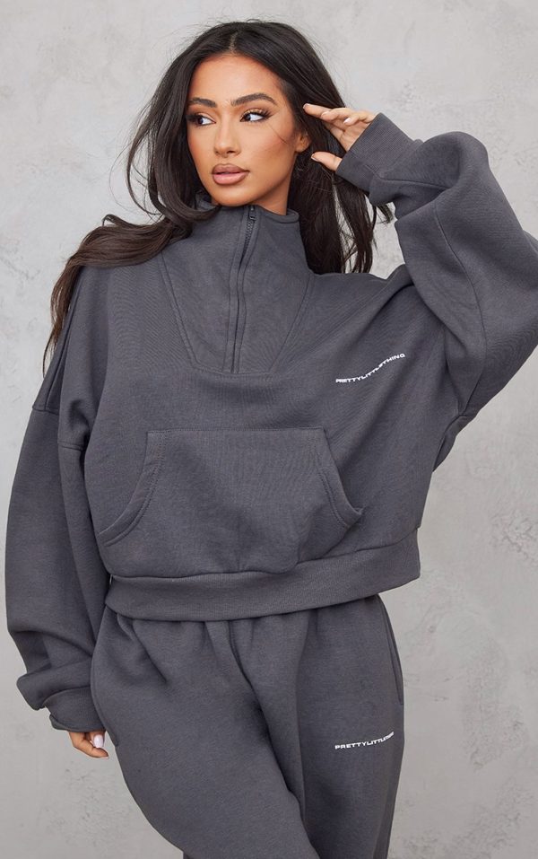 3fb3c15f4cdc713c817c40c09a7f19f1737bc716_CNH0217_1_prettylittlething_petite_charcoal_oversized_half_zip_sweat