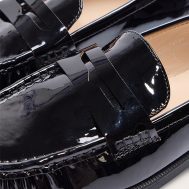 404e6e353db5fa51d6c11878c419db5d0990cdd0_CNN2128_4_black_patent_round_toe_loafer