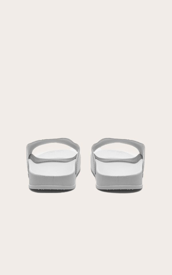 41015be5fa480eb133a14eac6ba43a8b7ddecebb_CMC2830_3_prettylittlething_white_sliders