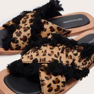 4143c5c63b0566fcece7f72a730bf737cbba5c37_CNJ4665_4_leopard_round_toe_cross_tassel_strap_sandals