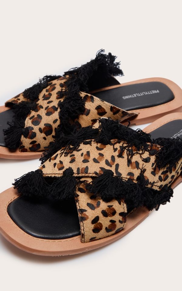 4143c5c63b0566fcece7f72a730bf737cbba5c37_CNJ4665_4_leopard_round_toe_cross_tassel_strap_sandals