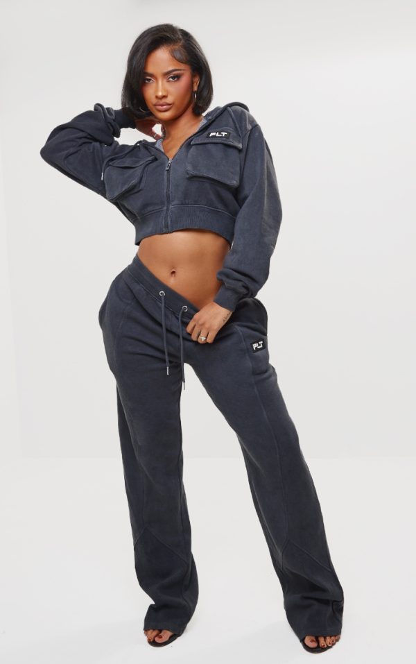 4295c4c0fab193c11d517ade34c53fd58ffb63fa_CNK0467_1_prettylittlething_shape_washed_charcoal_wide_leg_joggers