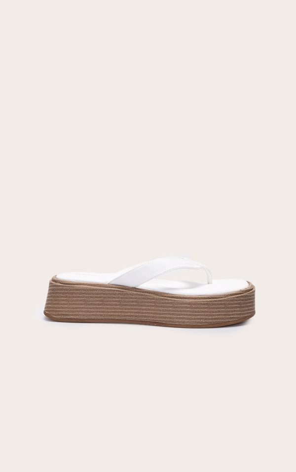431abdf662b5fbffa303f58a1f37aefe7c6b9031_CNL7089_1_white_pu_toe_thong_fake_stack_round_toe_flatform_sandals