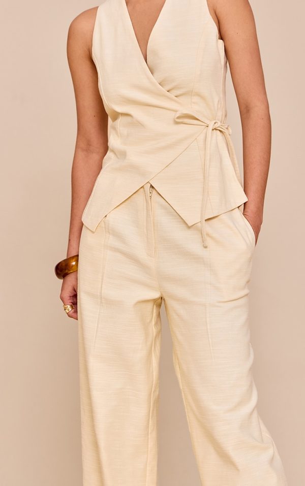 44ea41b86a7e12234f1b035279f76afa7fd56407_CNM6318_4_almond_textured_pleat_mid_rise_wide_leg_trousers
