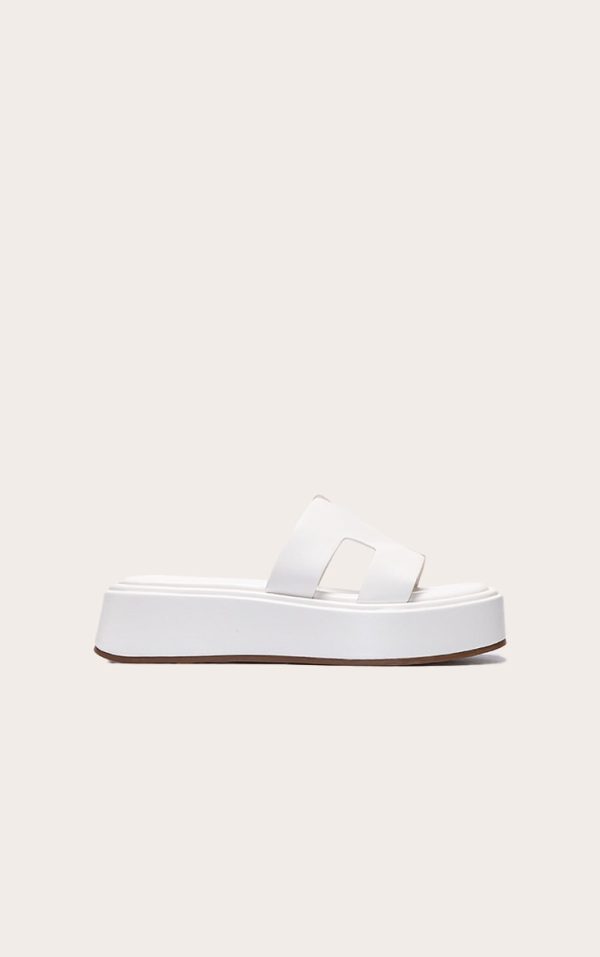 45004c9cf0ee7e4c2566b6194537d344a78f8a73_CNL6595_1_white_pu_strap_round_toe_flatform_sandals