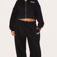 450db83be4bd0504bfcee78e0fd9e832f5fe034c_CNK3383_3_prettylittlething_plus_black_printed_premium_zip_front_hoodie