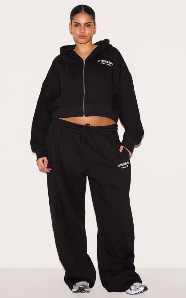 450db83be4bd0504bfcee78e0fd9e832f5fe034c_CNK3383_3_prettylittlething_plus_black_printed_premium_zip_front_hoodie